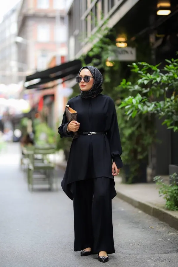 Chic Hijab Tunic and Trouser Set – Modern Modesty Redefined