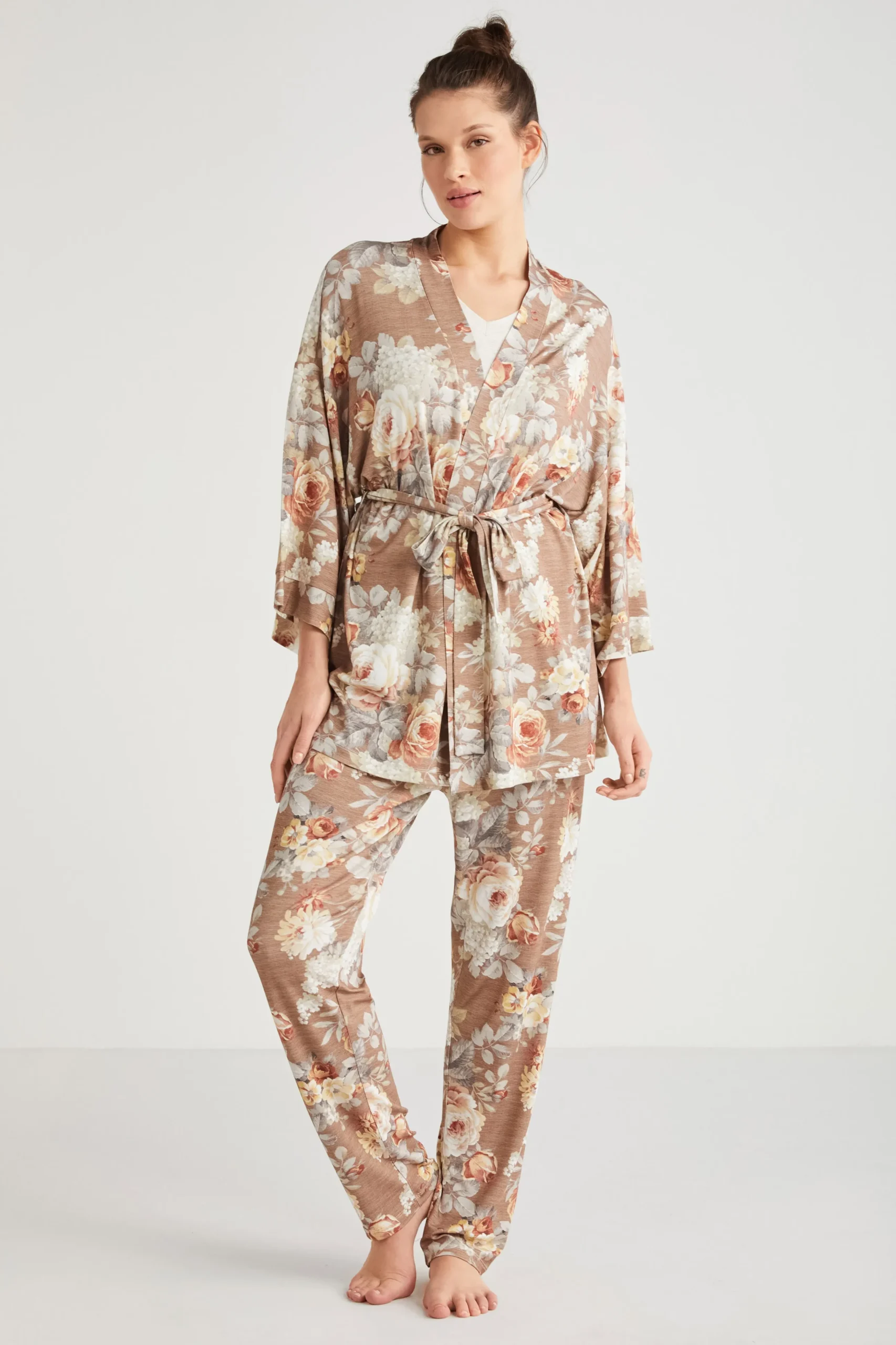 Lux Three-Piece Pajama Set with Floral Design 2619