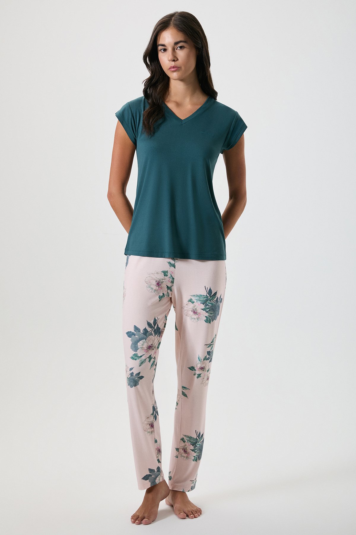 V-Neck Floral Print Pajama Set 20203