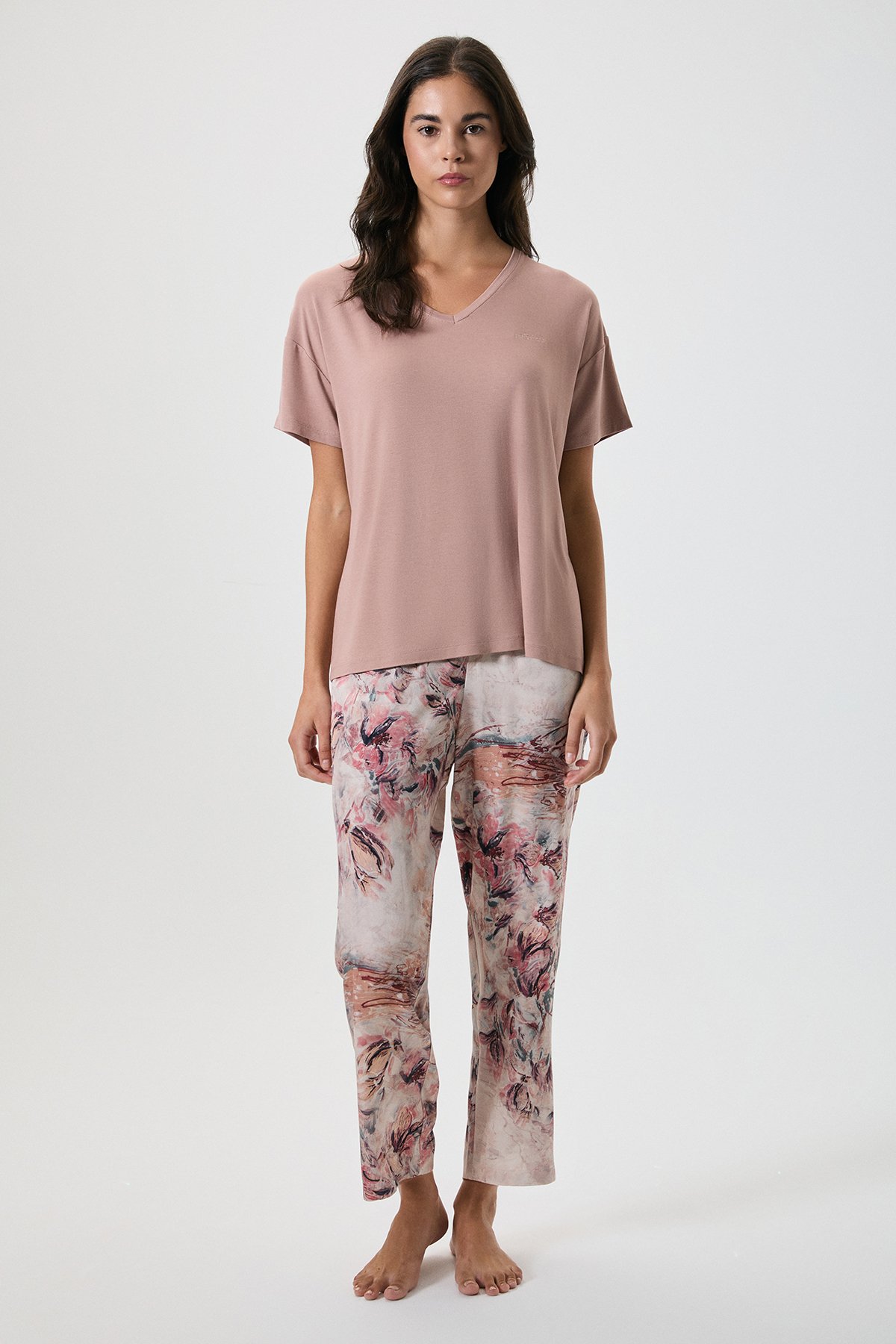 Abstract Patterned V-Neck Pajama Set 20213
