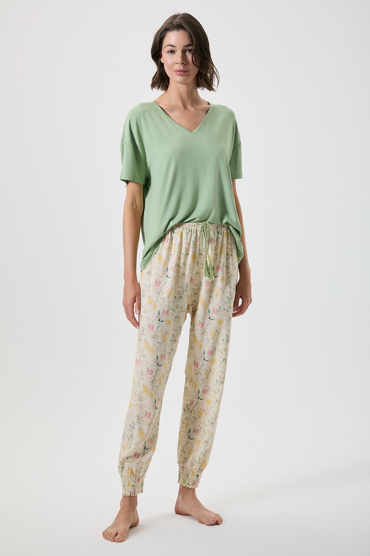 V-Neck Pajama Set With Crochet Details and Floral Pattern 20215
